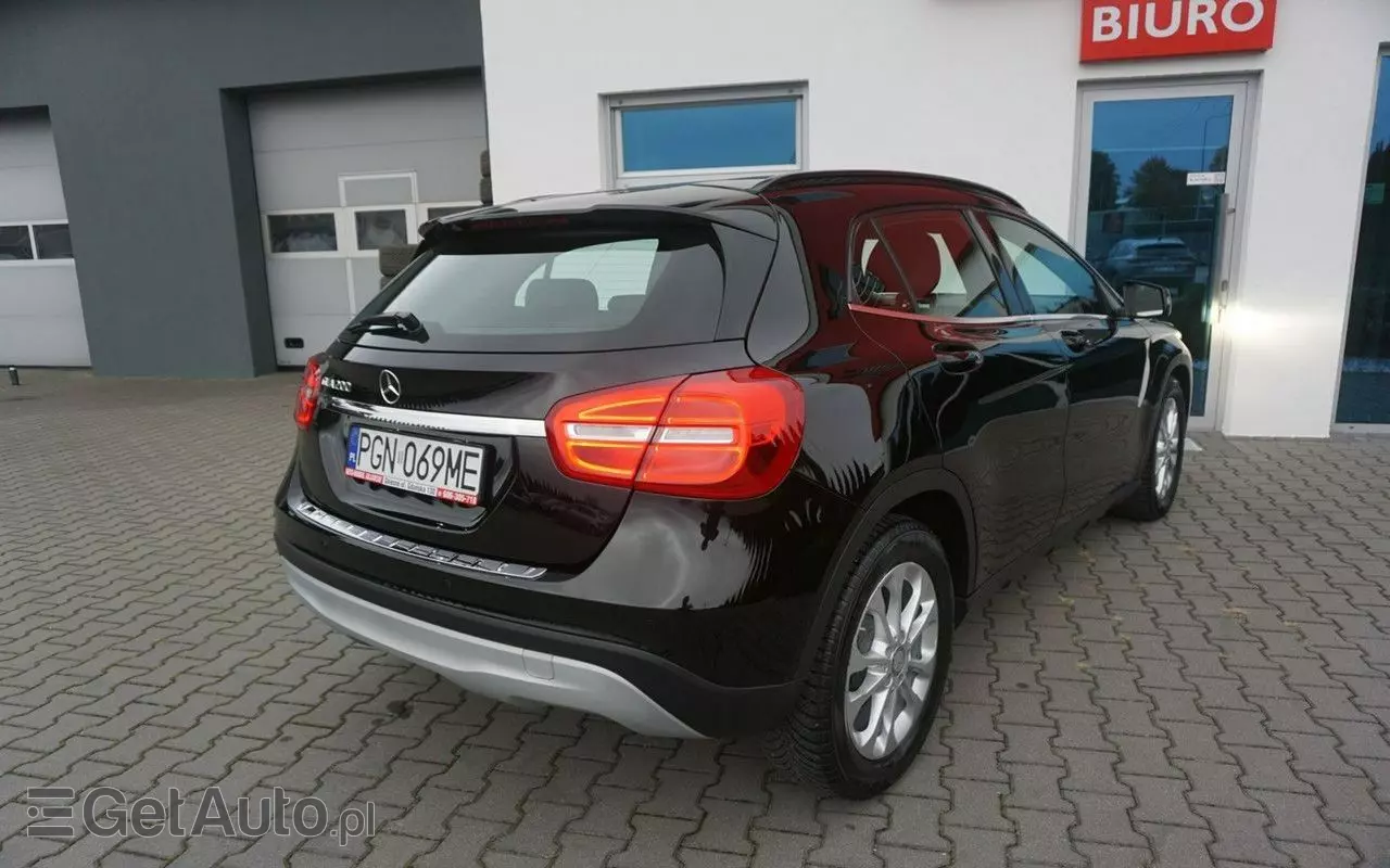 MERCEDES-BENZ GLA 200 7G-DCT Style