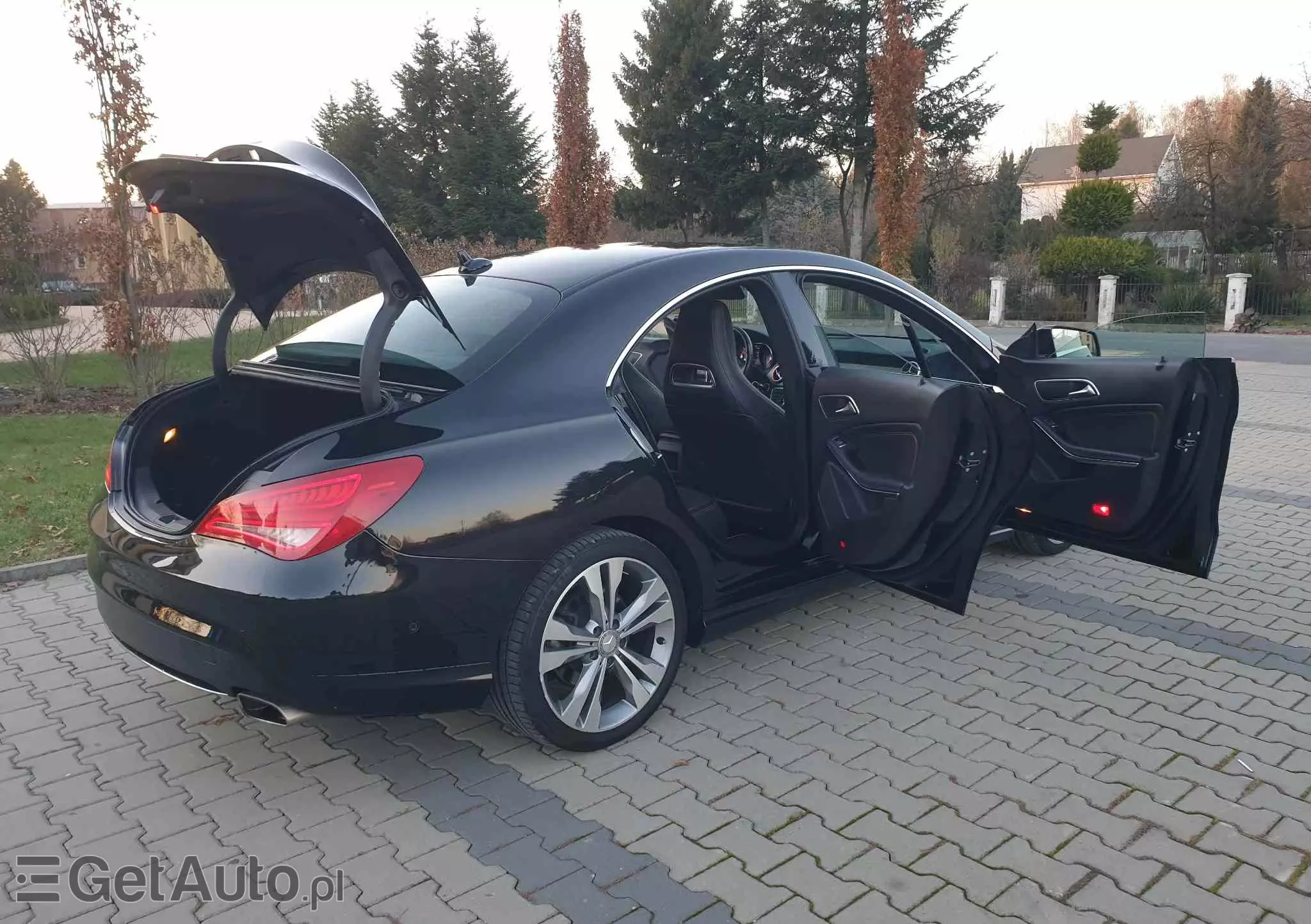 MERCEDES-BENZ CLA 200 Peak Edition