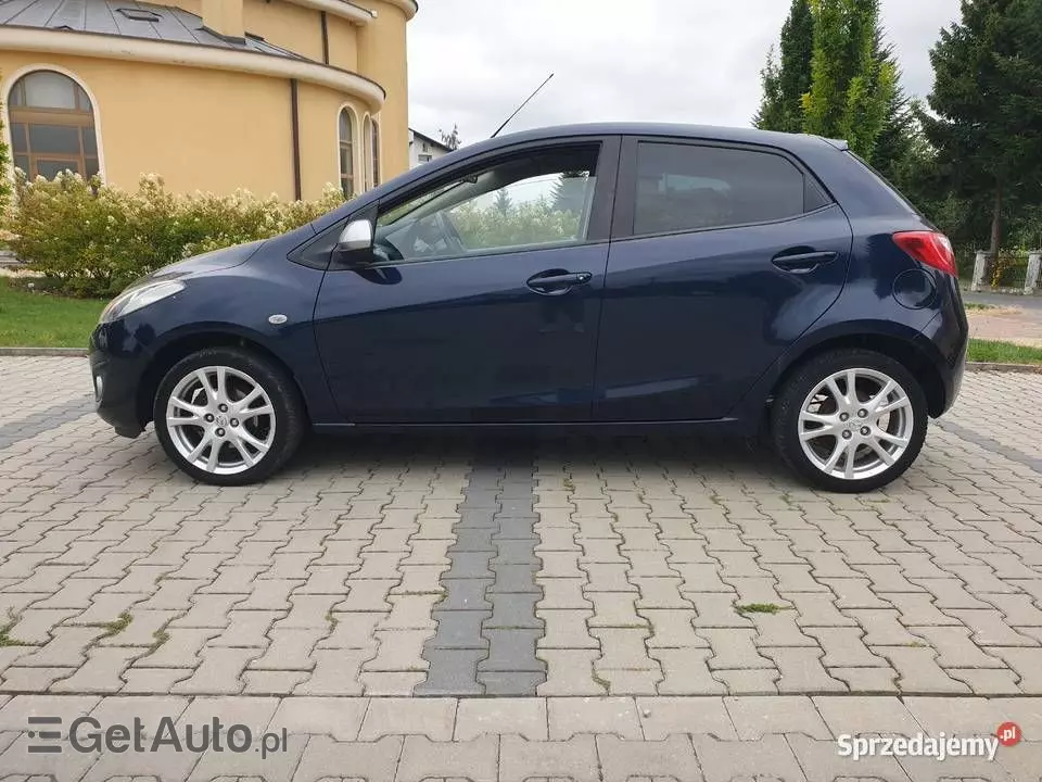 MAZDA 2 