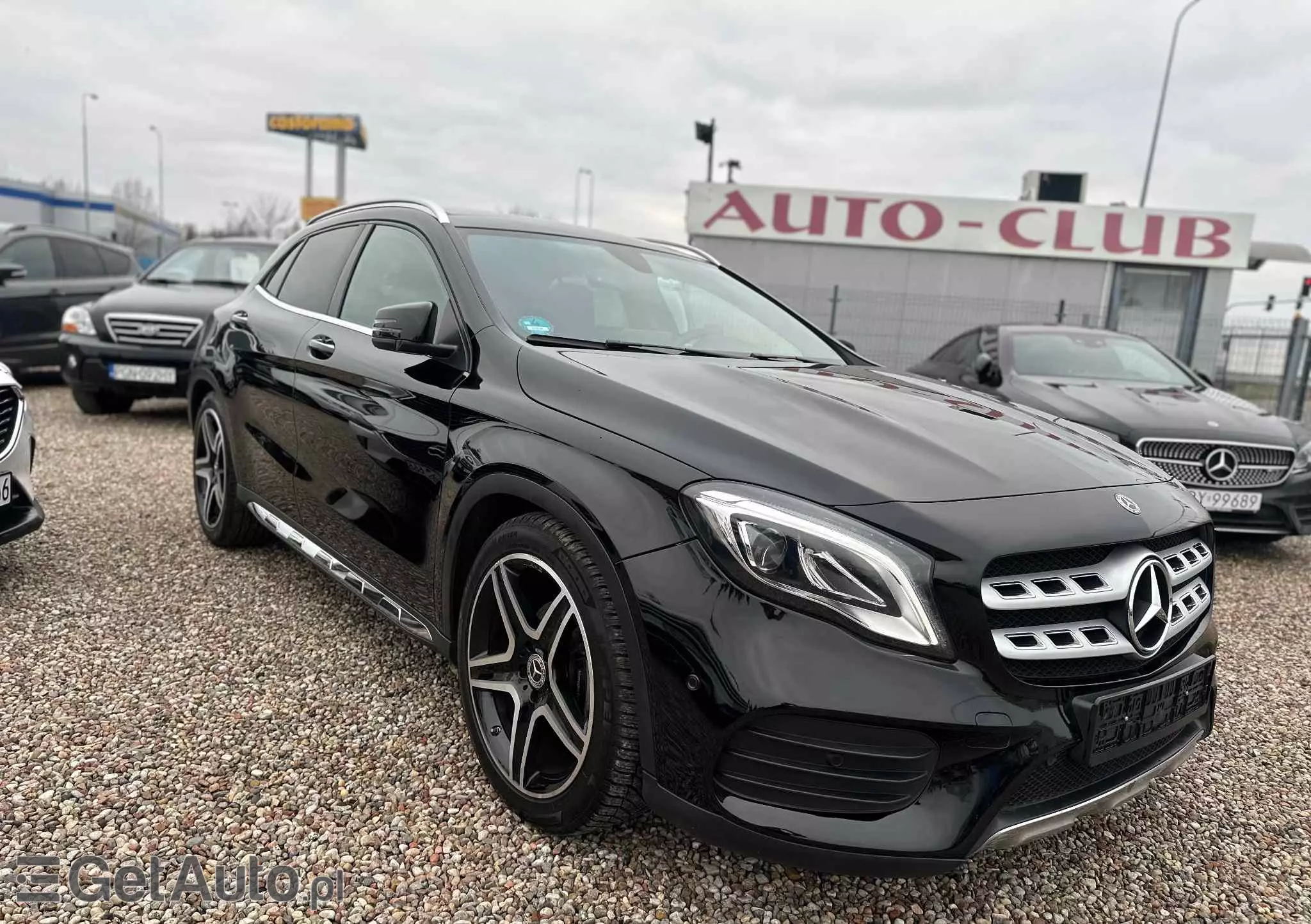 MERCEDES-BENZ GLA 180 7G-DCT AMG Line