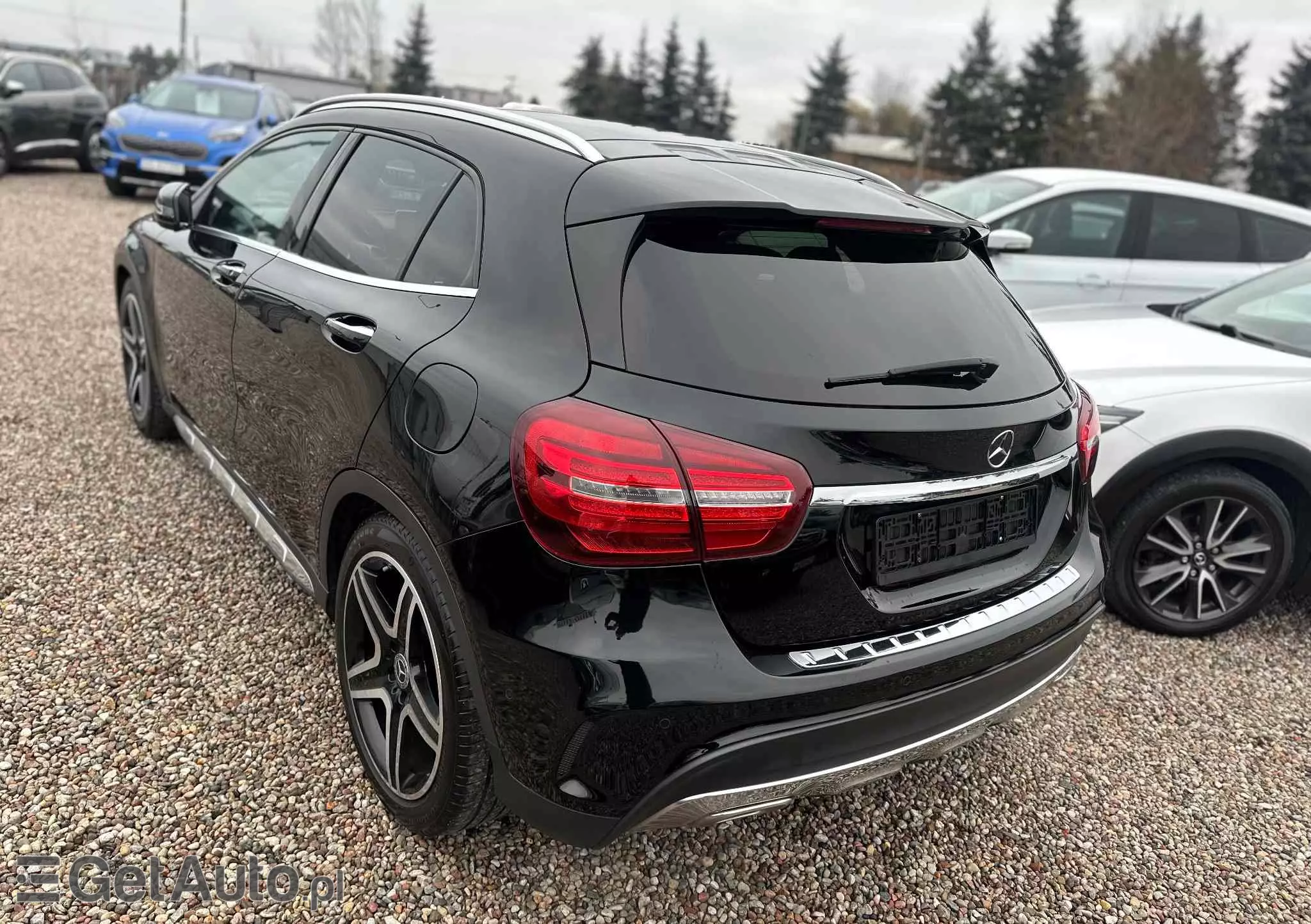 MERCEDES-BENZ GLA 180 7G-DCT AMG Line