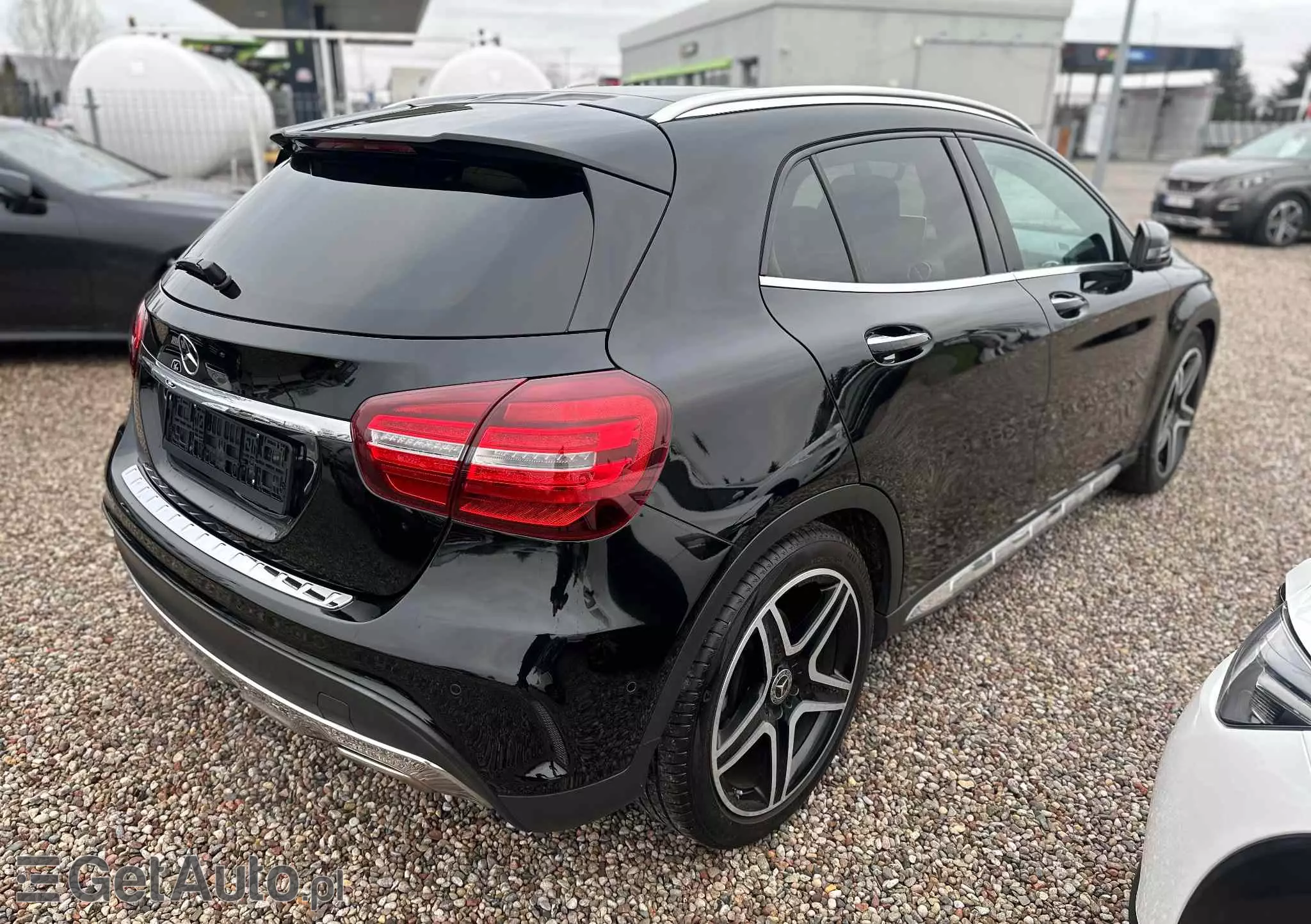 MERCEDES-BENZ GLA 180 7G-DCT AMG Line