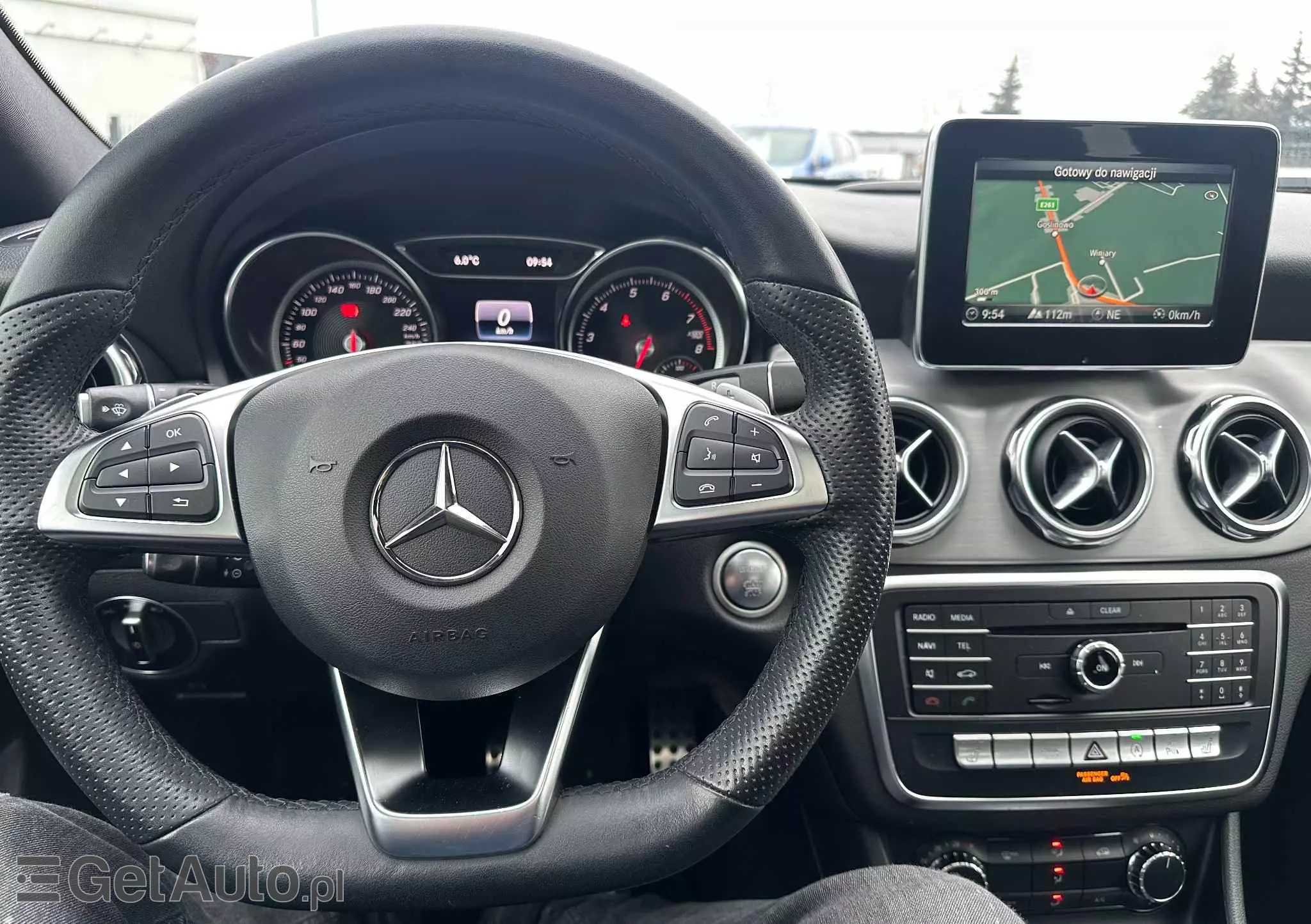 MERCEDES-BENZ GLA 180 7G-DCT AMG Line