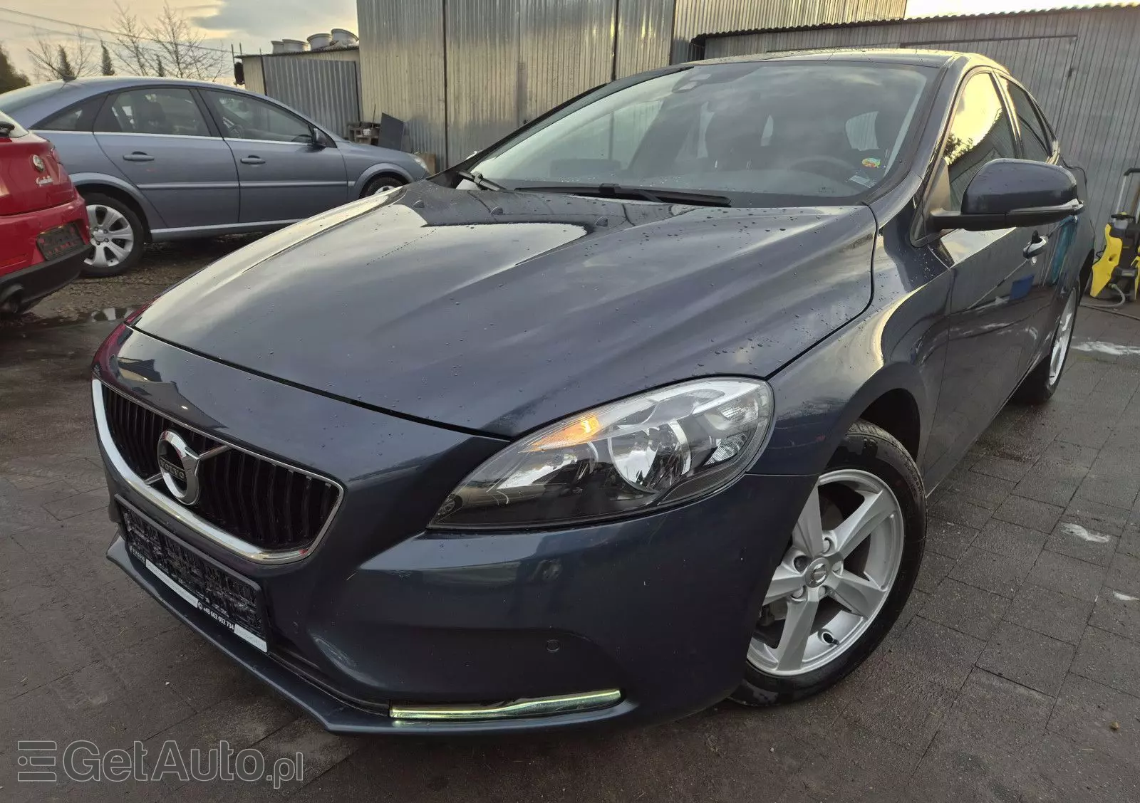 VOLVO V40 