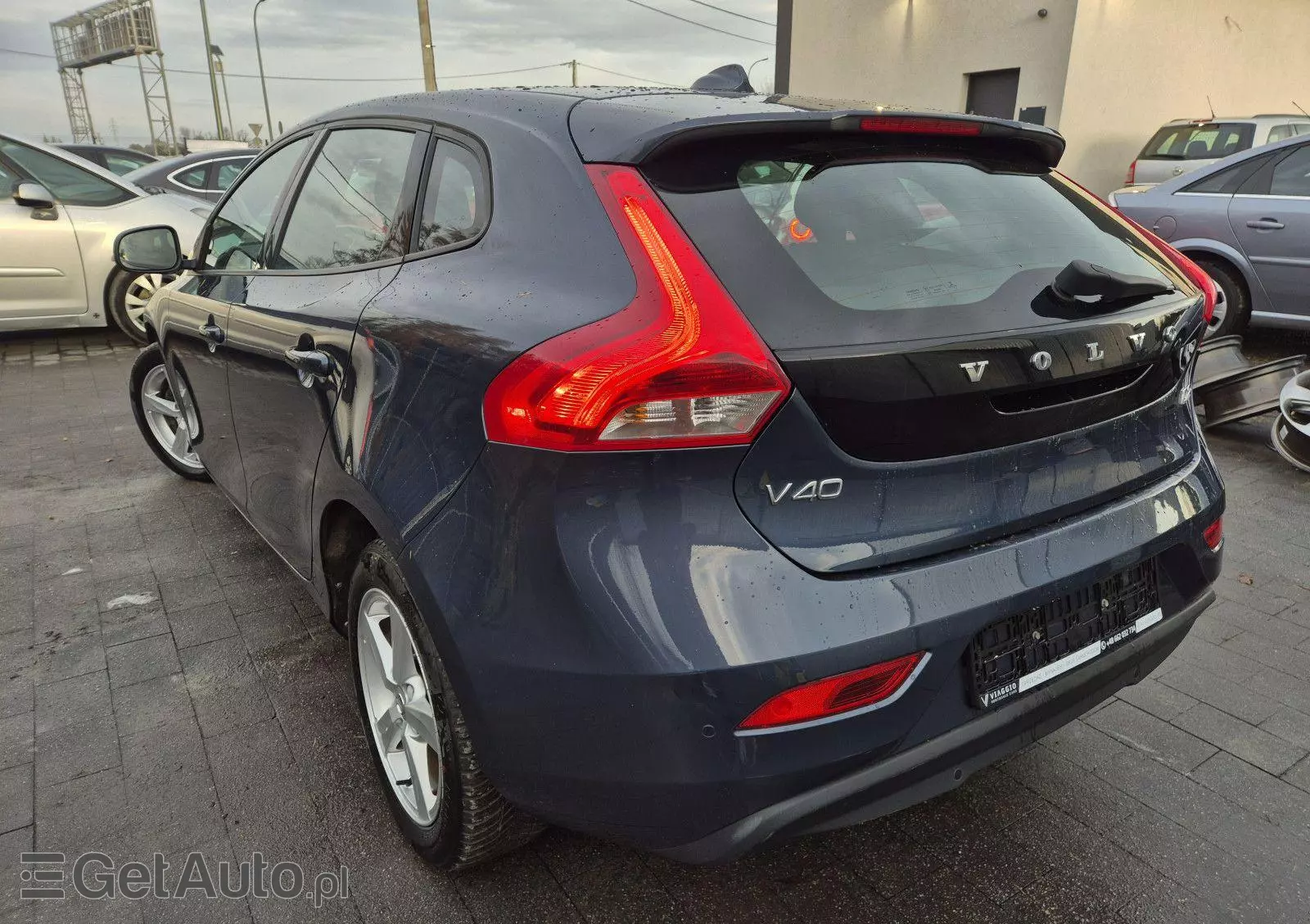 VOLVO V40 