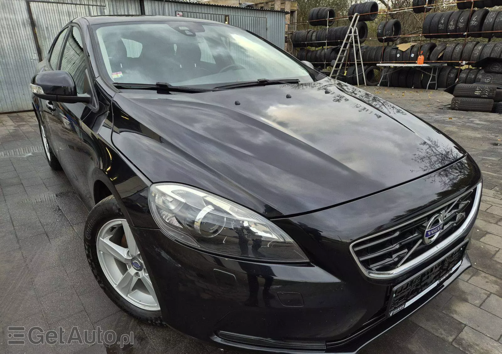 VOLVO V40 