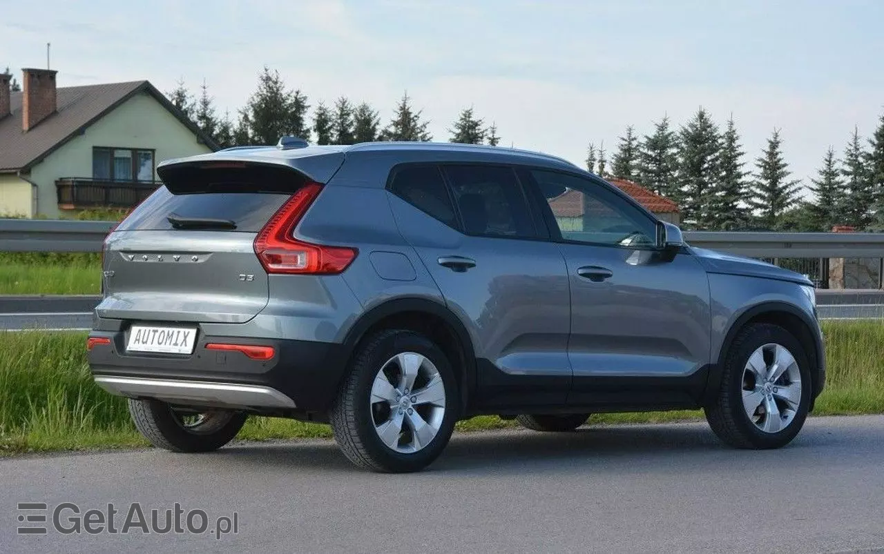 VOLVO XC 40 D3 Momentum Pro