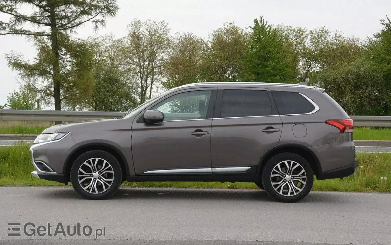 MITSUBISHI Outlander 2.2 DI-D Instyle SDA 4WD