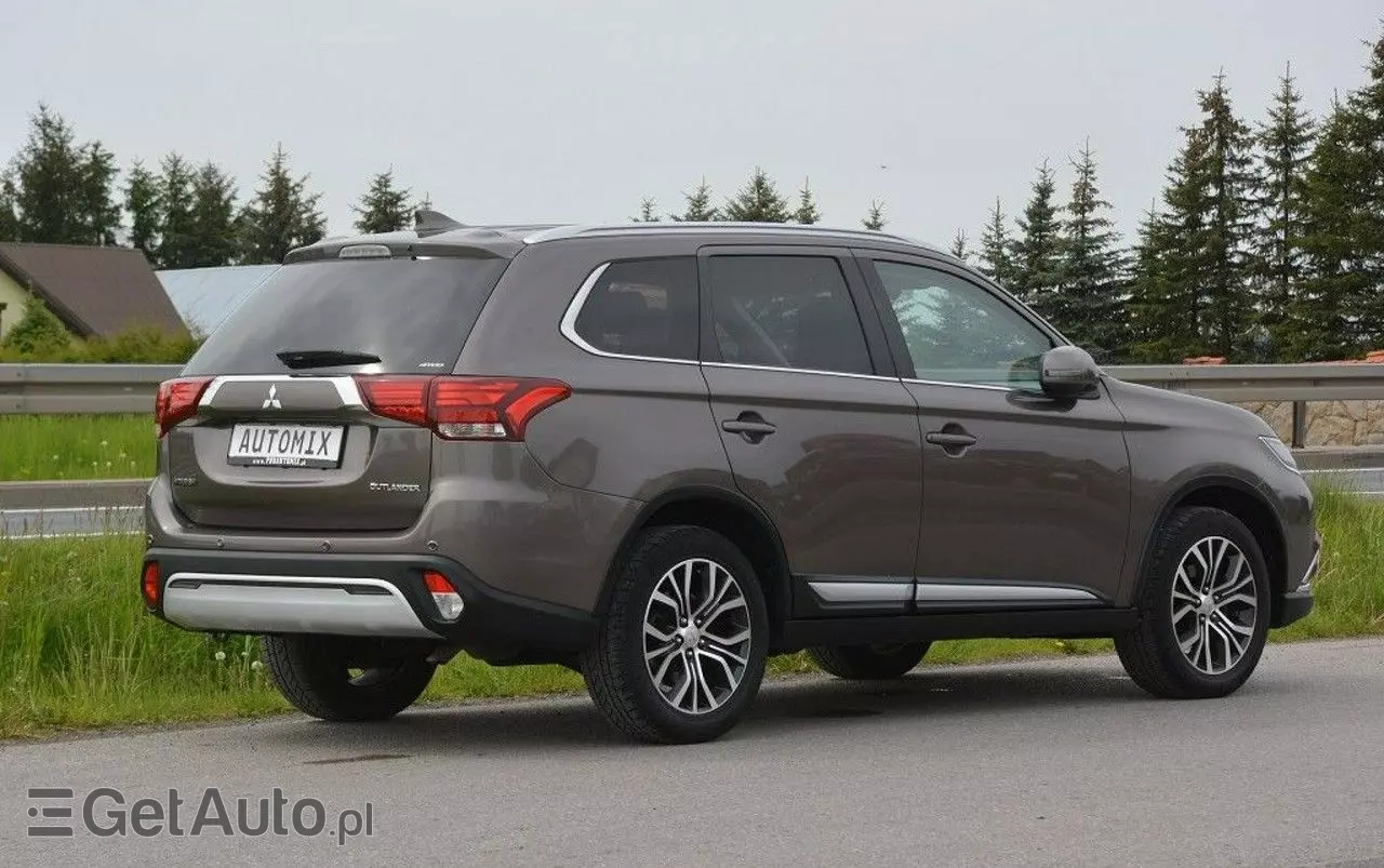 MITSUBISHI Outlander 2.2 DI-D Instyle SDA 4WD