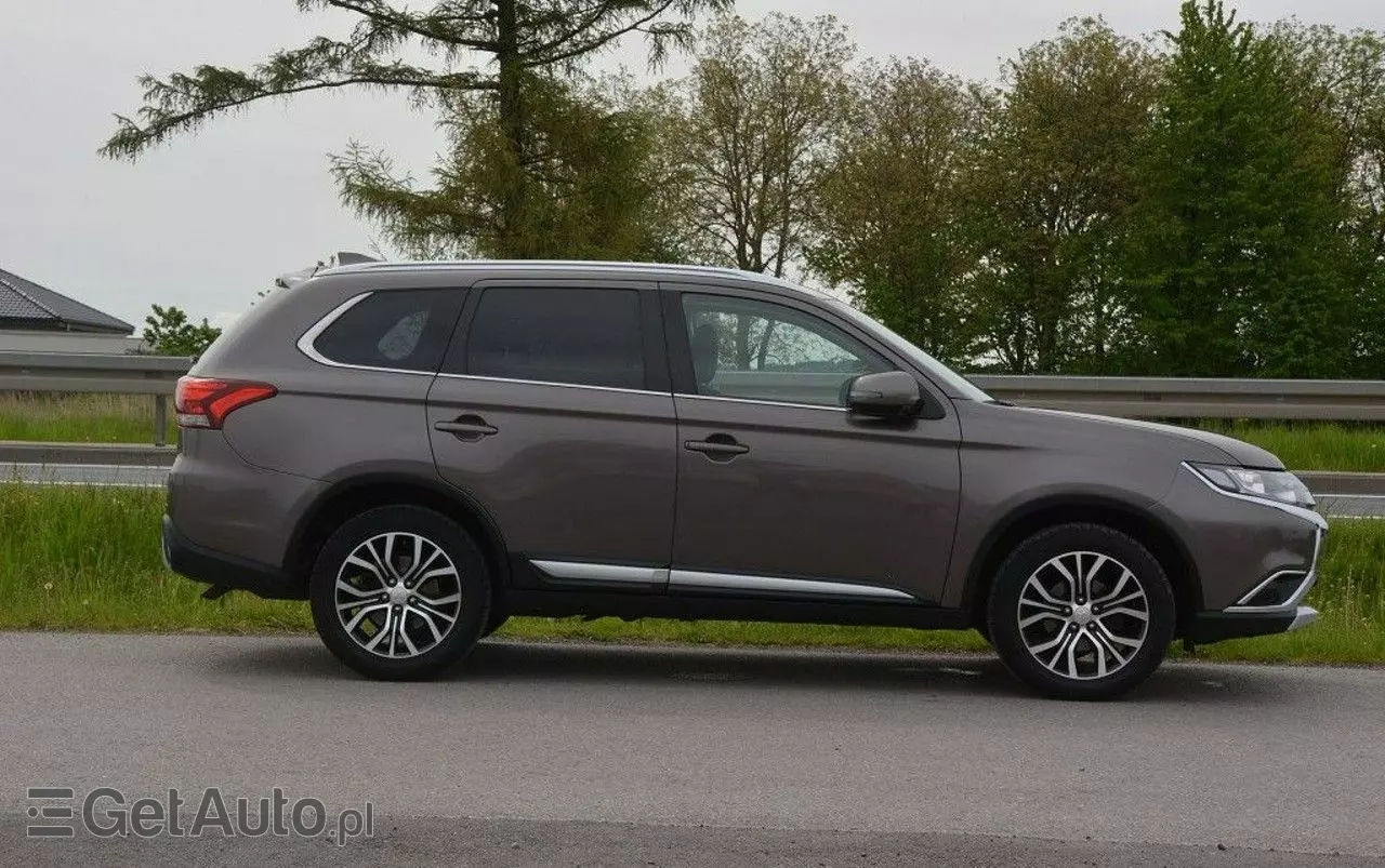 MITSUBISHI Outlander 2.2 DI-D Instyle SDA 4WD