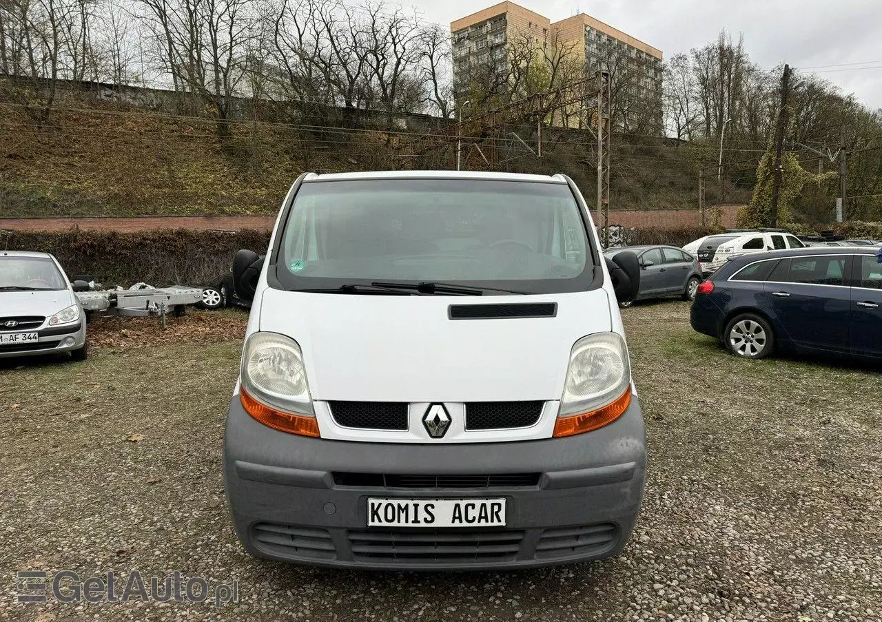 RENAULT Trafic 