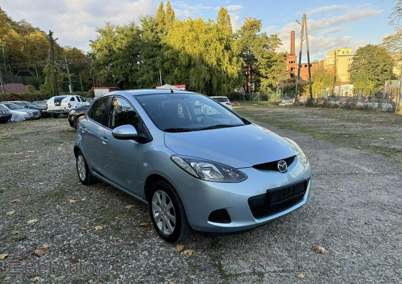 MAZDA 2 