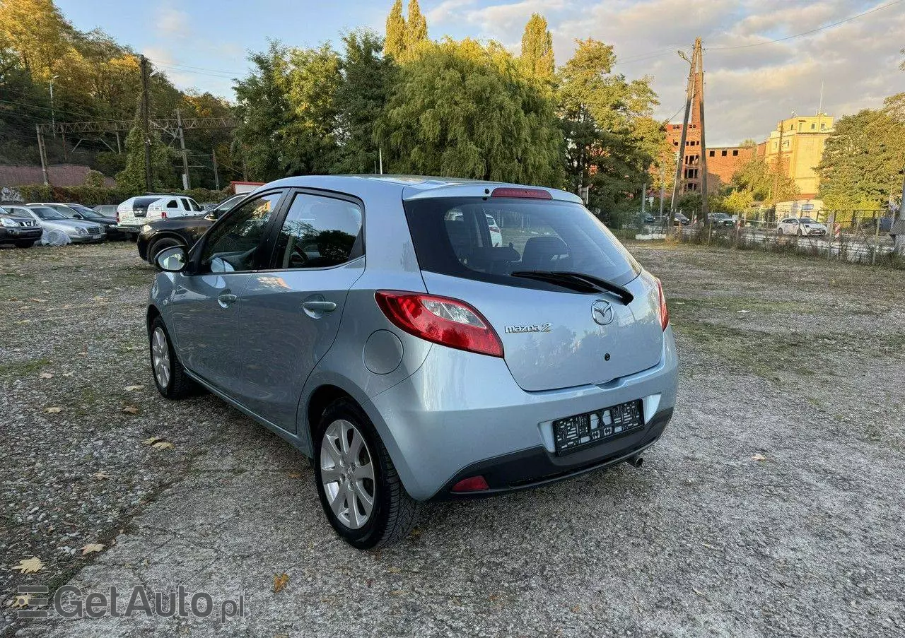 MAZDA 2 