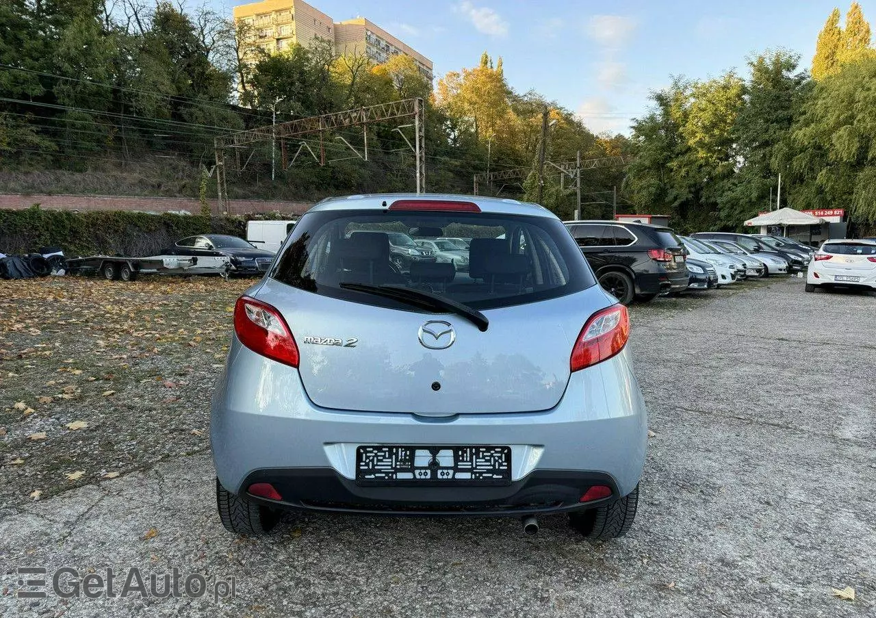 MAZDA 2 