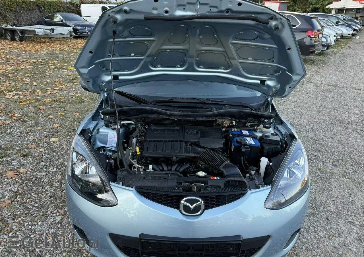 MAZDA 2 