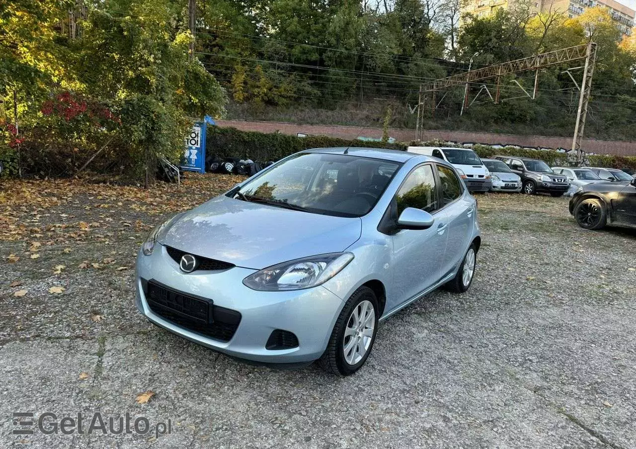 MAZDA 2 