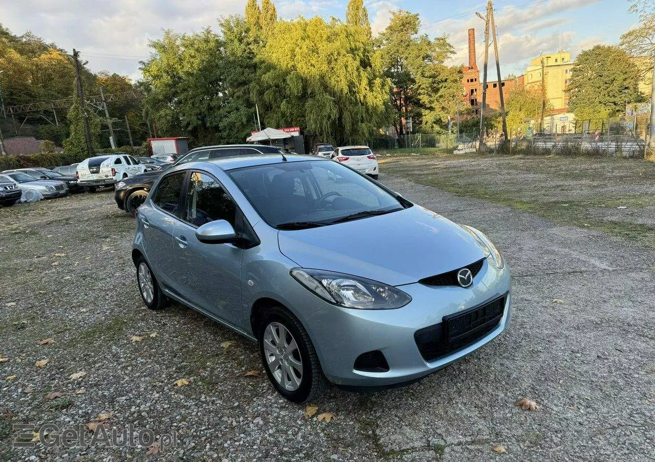 MAZDA 2 