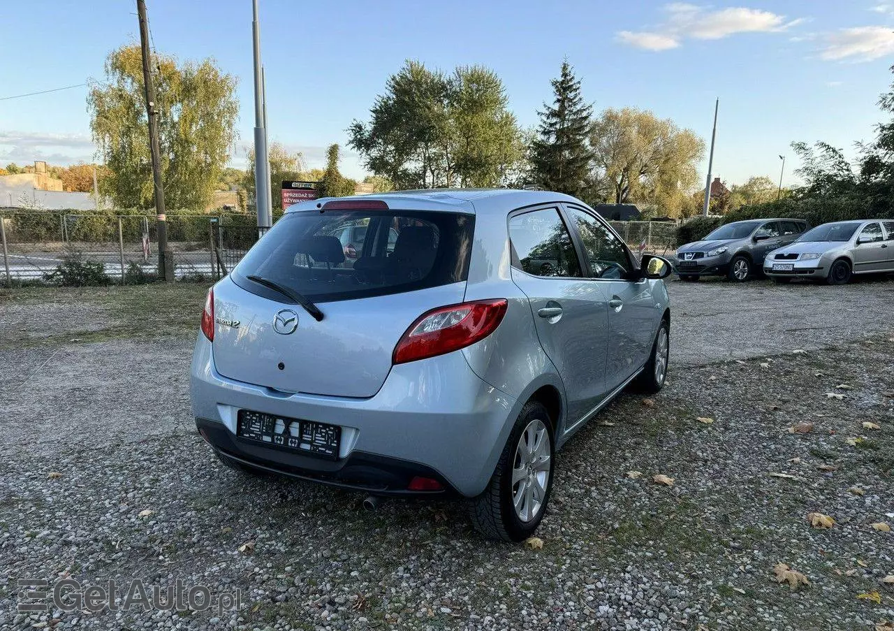 MAZDA 2 