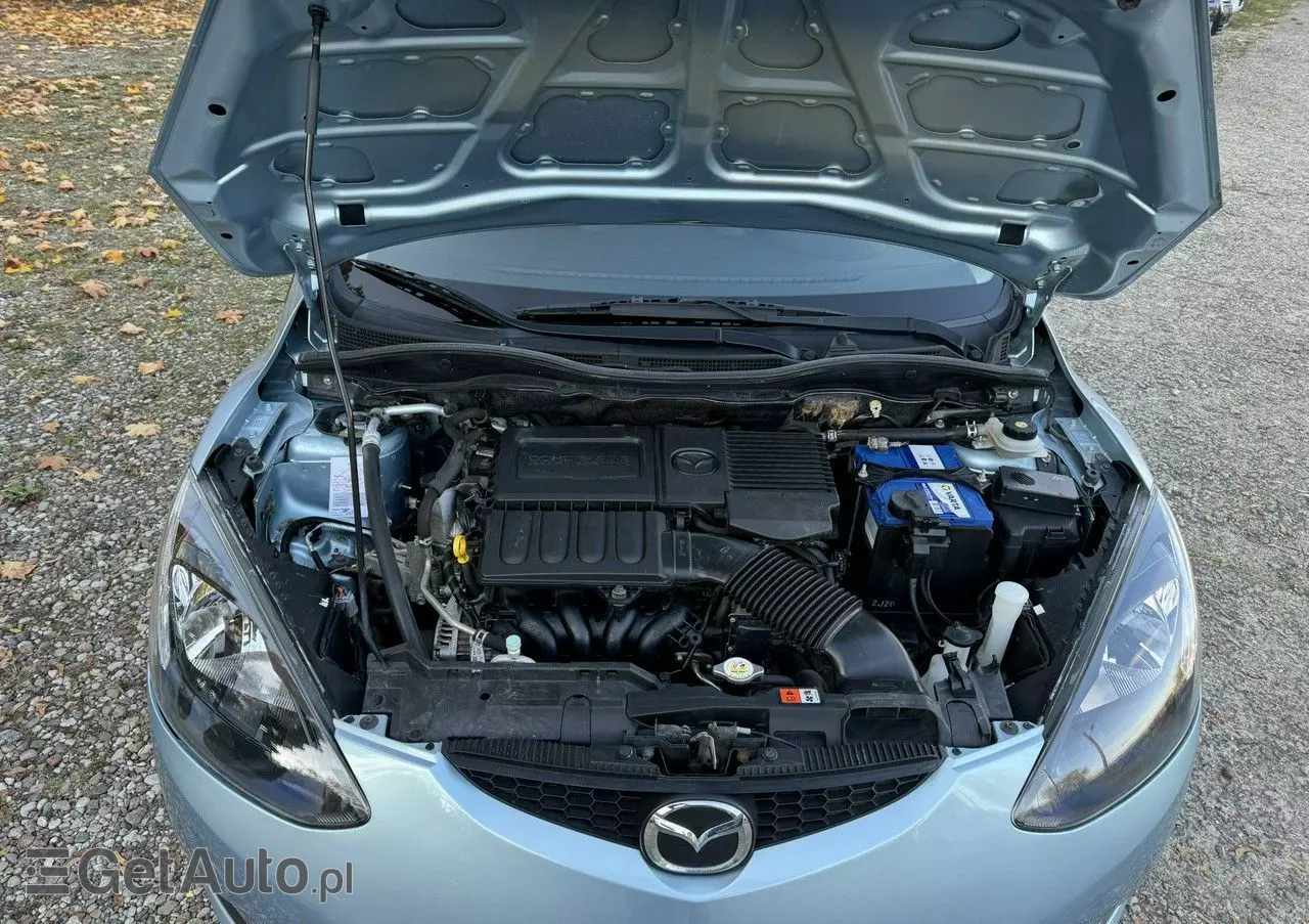 MAZDA 2 