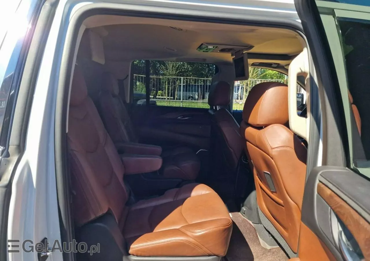 CADILLAC Escalade 