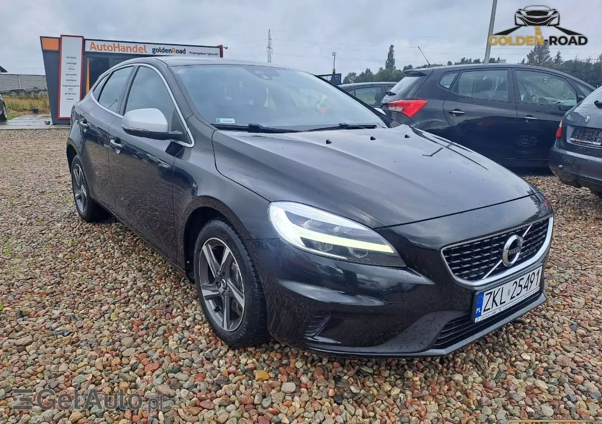 VOLVO V40 