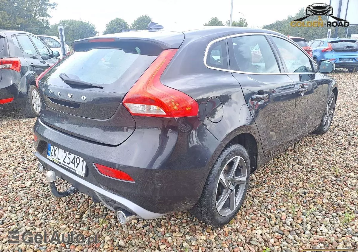 VOLVO V40 