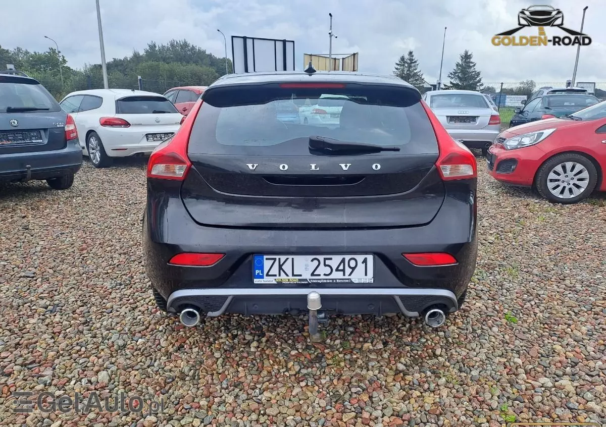 VOLVO V40 