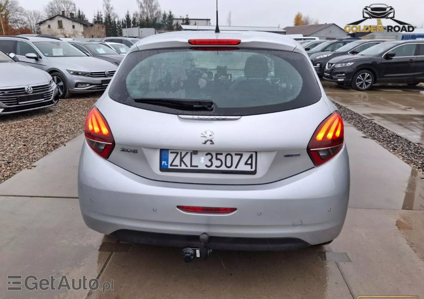 PEUGEOT 208 