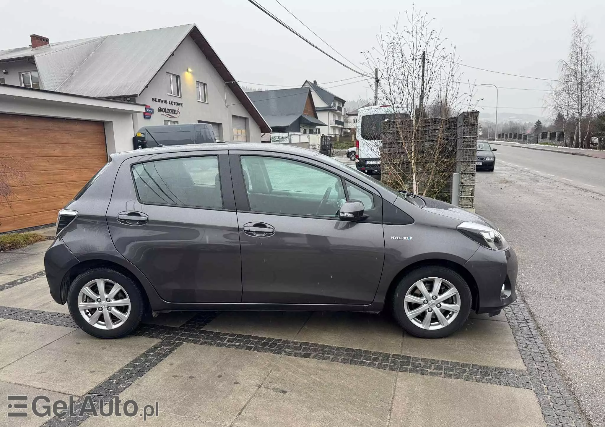 TOYOTA Yaris Hybrid 100 Premium