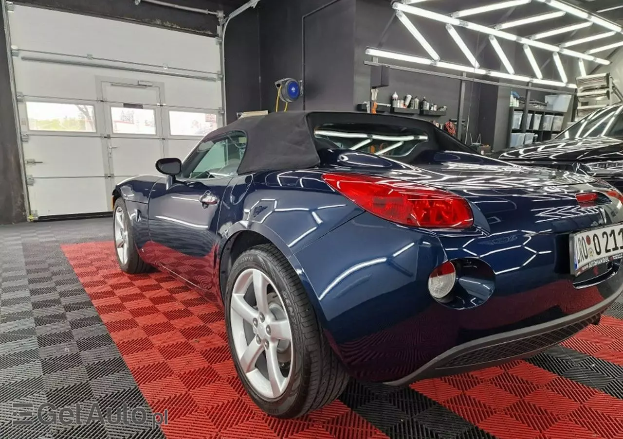 PONTIAC Solstice 