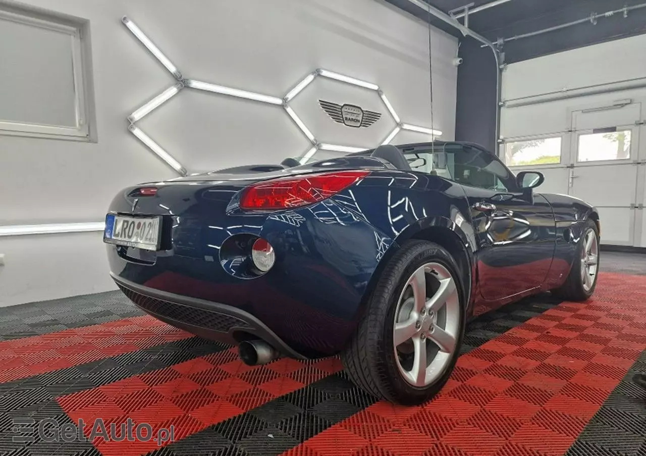 PONTIAC Solstice 