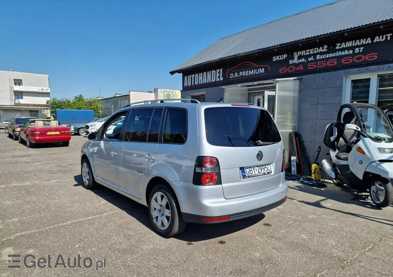 VOLKSWAGEN Touran 