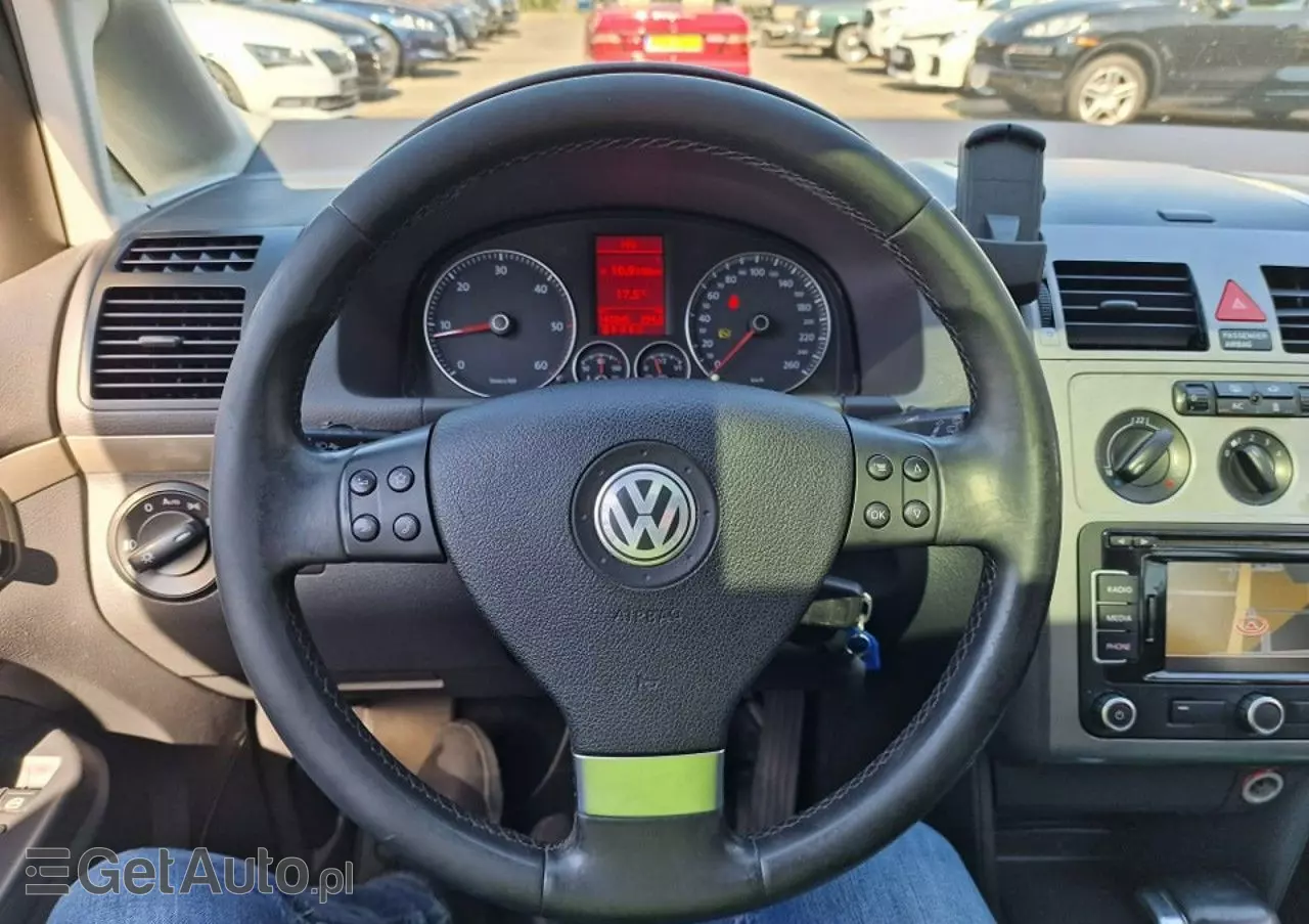 VOLKSWAGEN Touran 