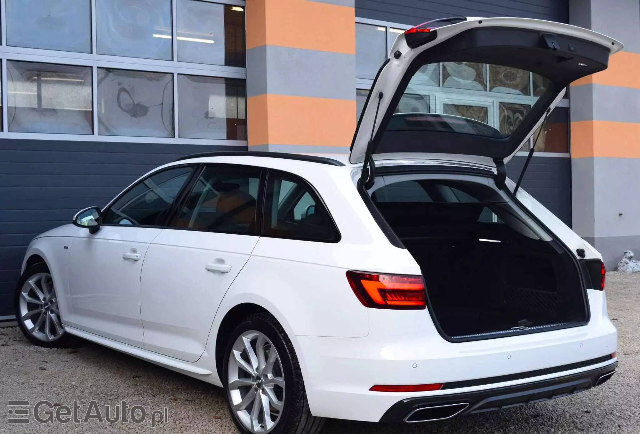 AUDI A4 Avant 40 TDI quattro S tronic S line