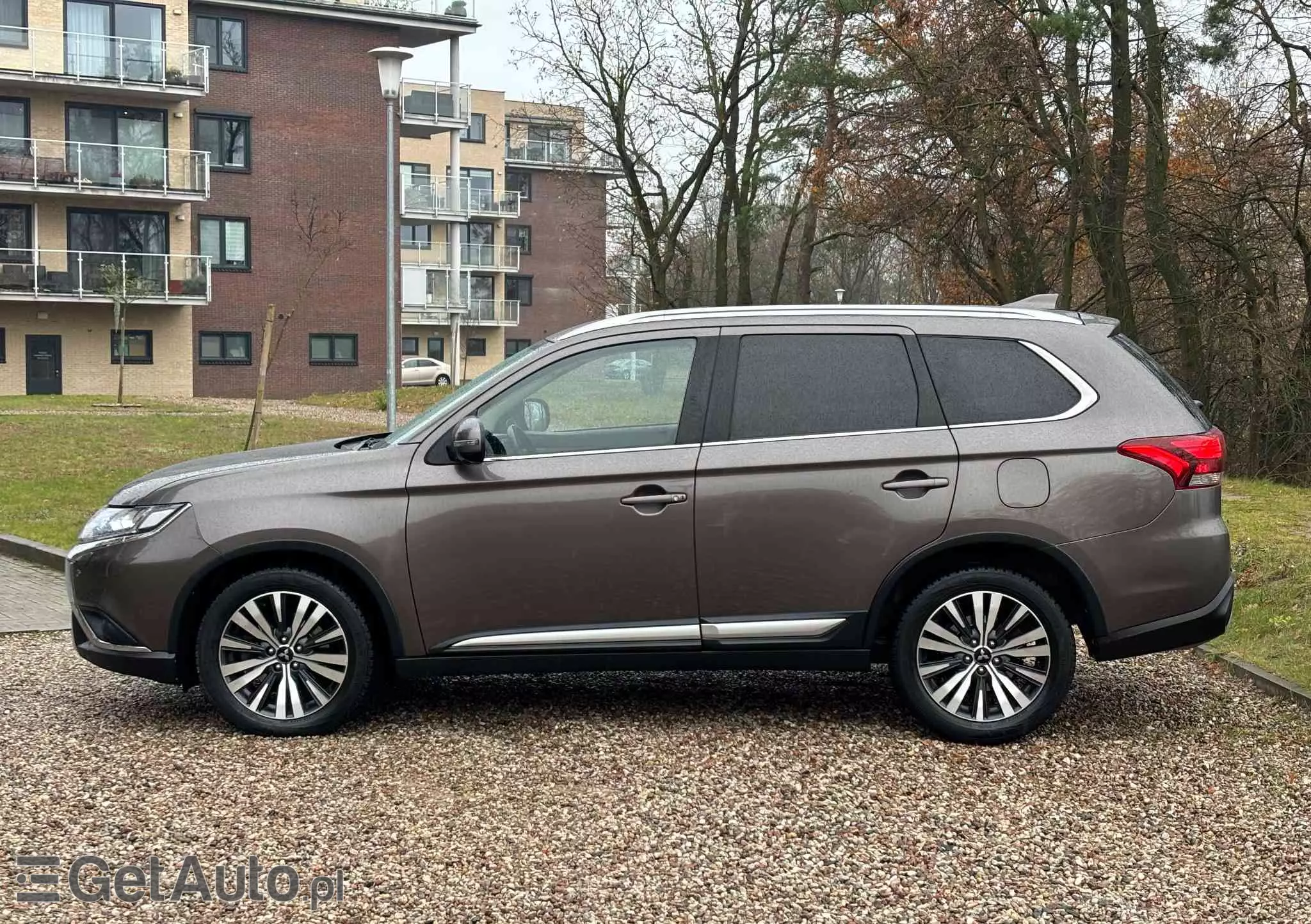 MITSUBISHI Outlander 2.0 Instyle Navi 4WD CVT