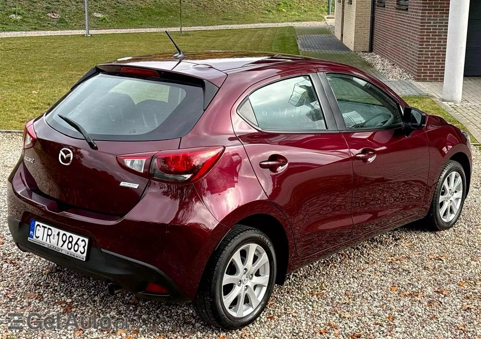 MAZDA 2 