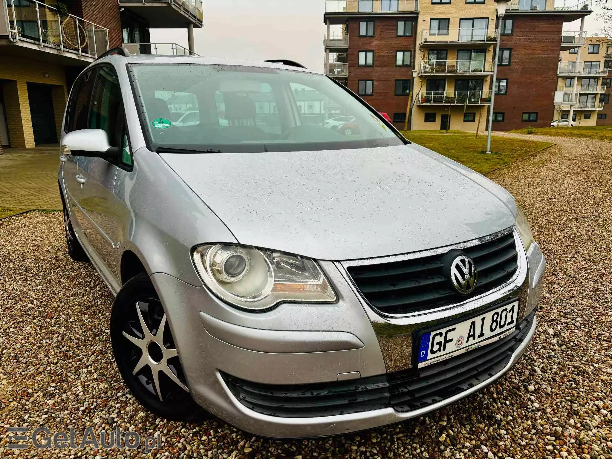 VOLKSWAGEN Touran 