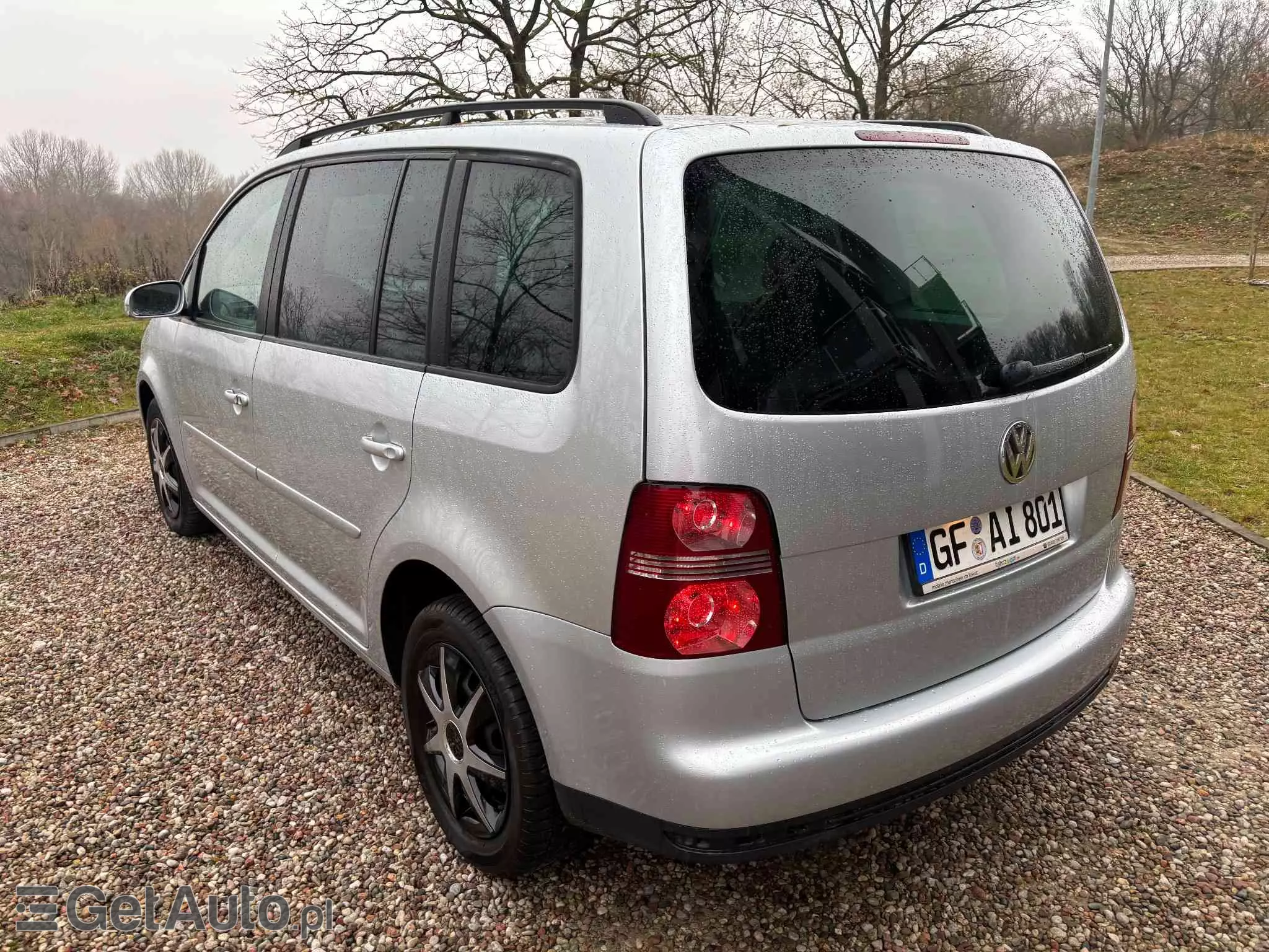 VOLKSWAGEN Touran 