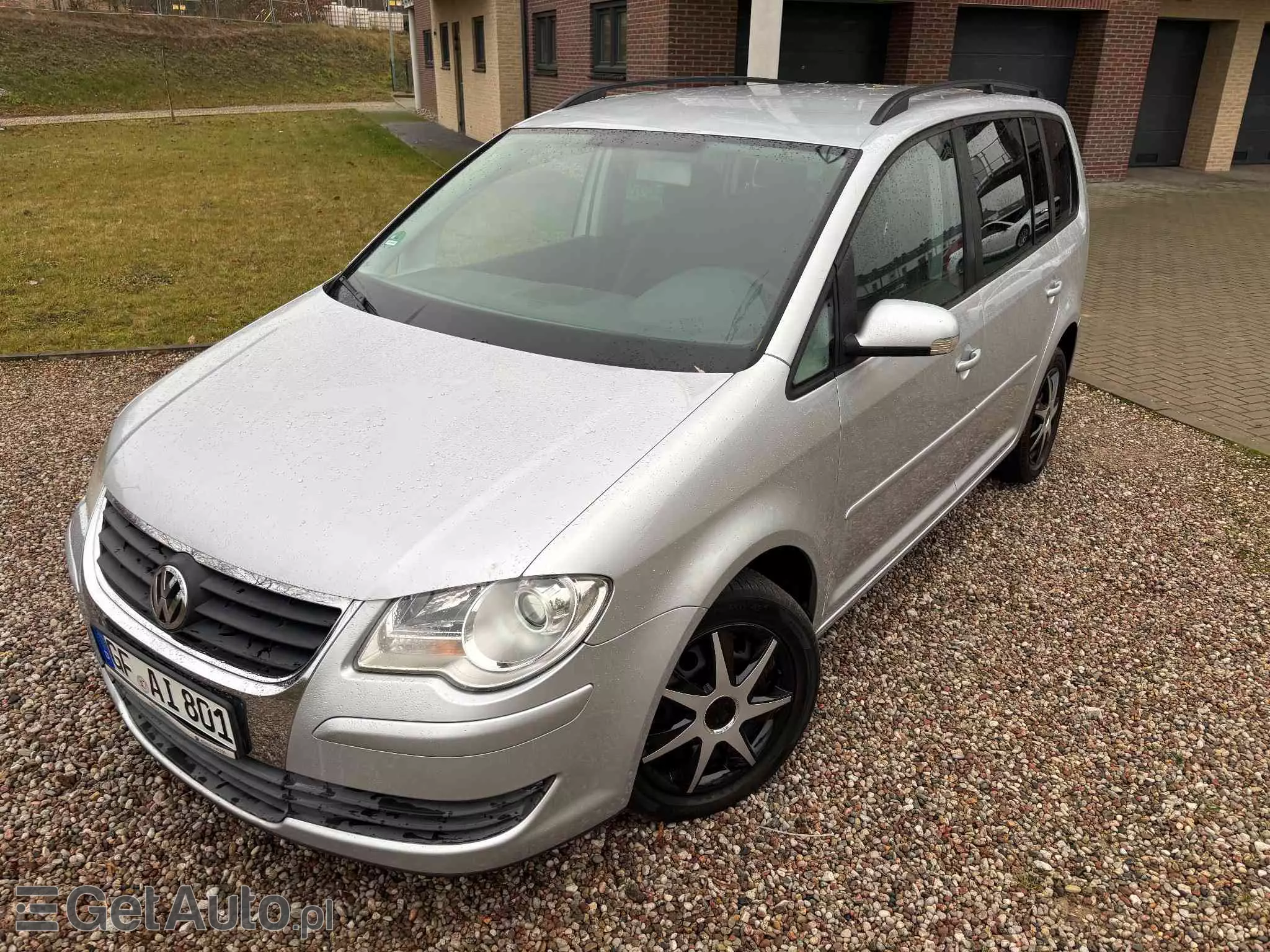 VOLKSWAGEN Touran 