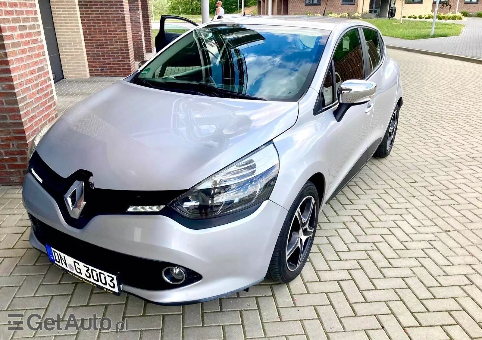 RENAULT Clio TCe 90 INTENS