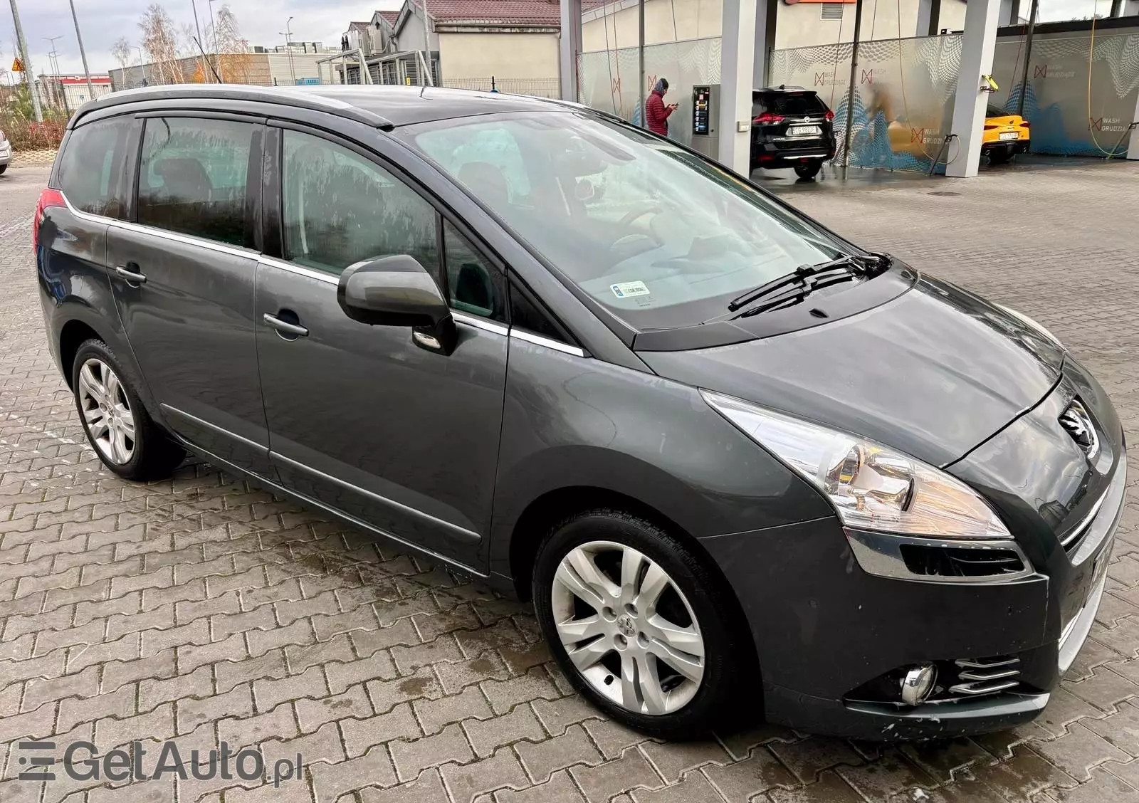 PEUGEOT 5008 