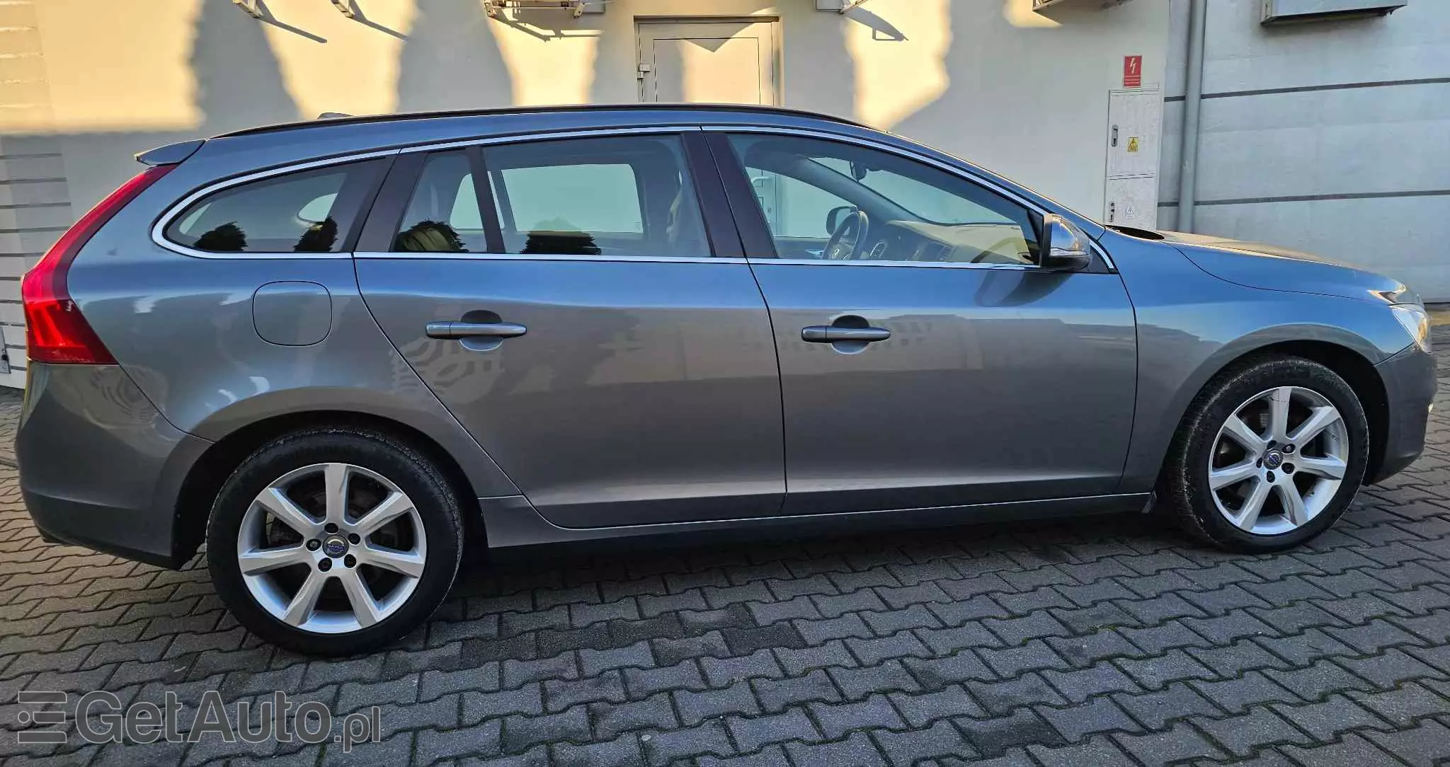 VOLVO V60 D4 Geartronic Summum