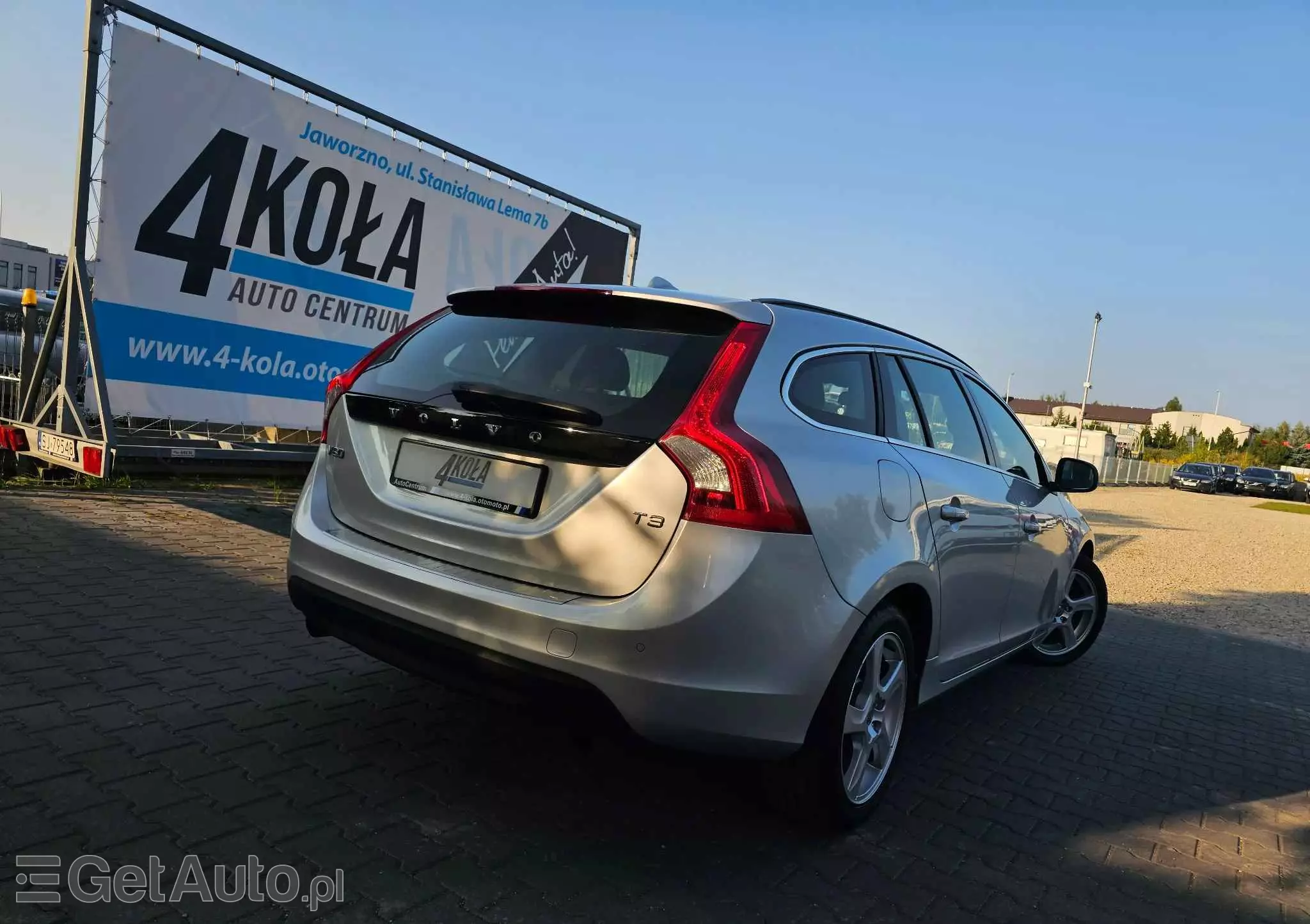 VOLVO V60 T3 Momentum