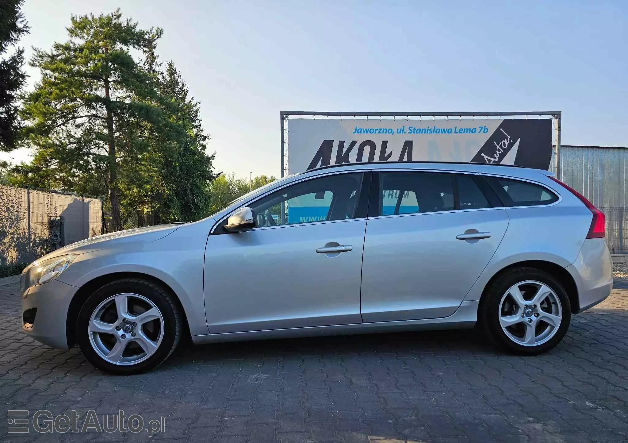 VOLVO V60 T3 Momentum