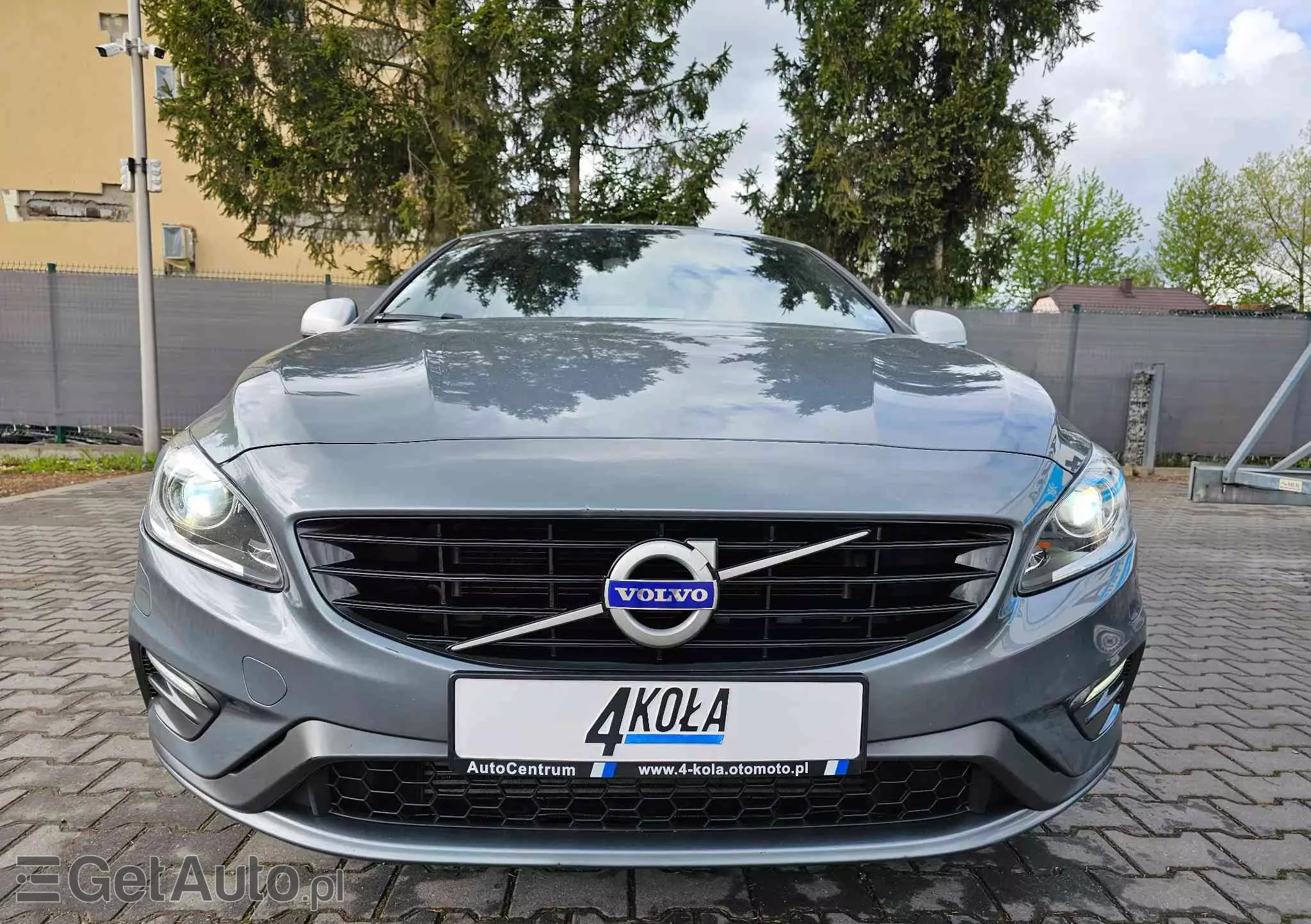 VOLVO V60 D4 R-Design