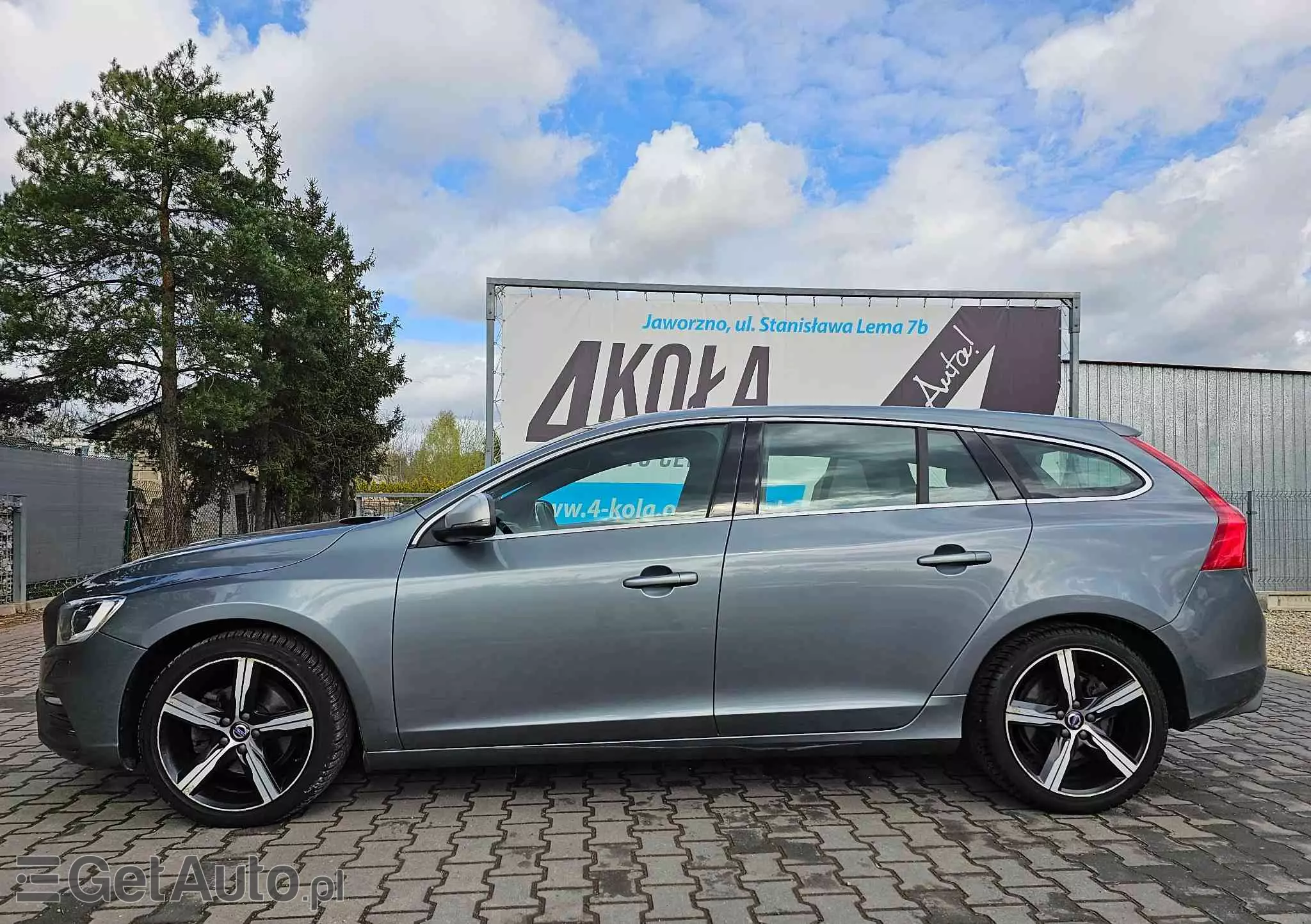 VOLVO V60 D4 R-Design