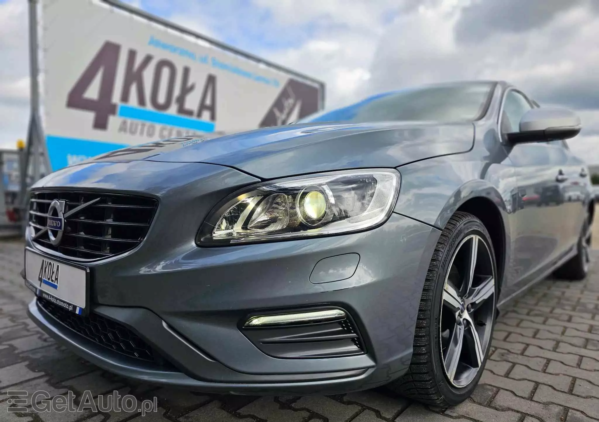 VOLVO V60 D4 R-Design