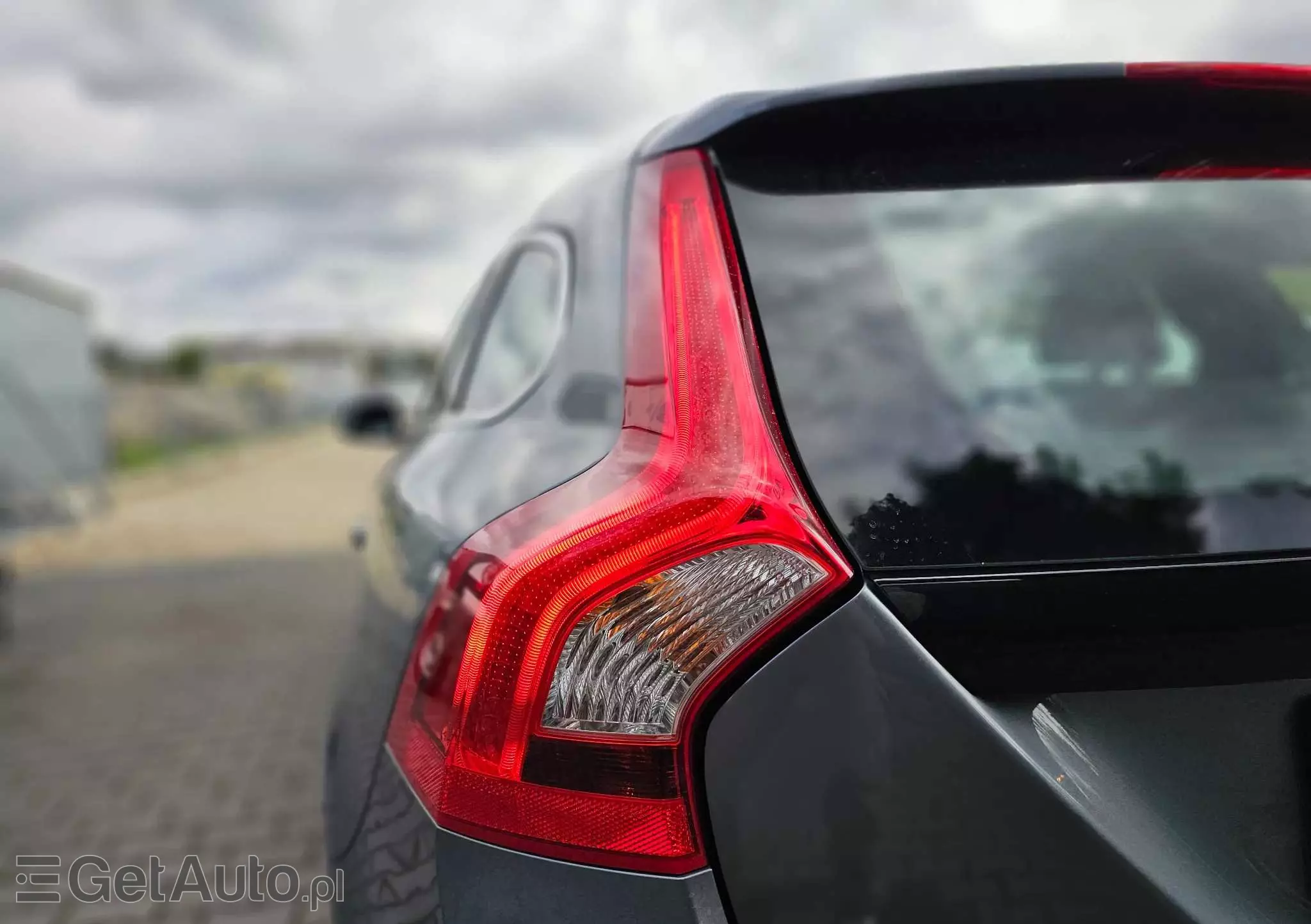 VOLVO V60 D4 R-Design