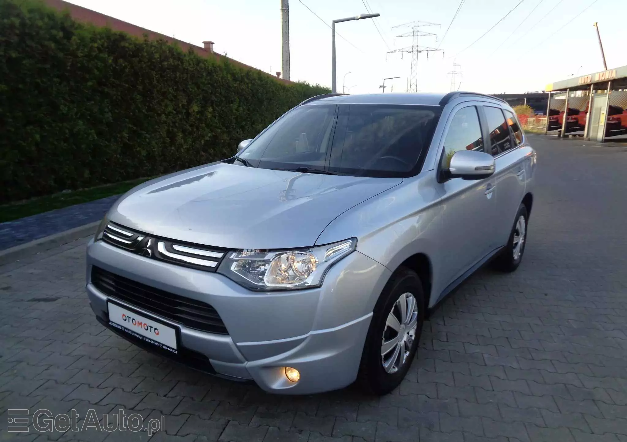 MITSUBISHI Outlander 