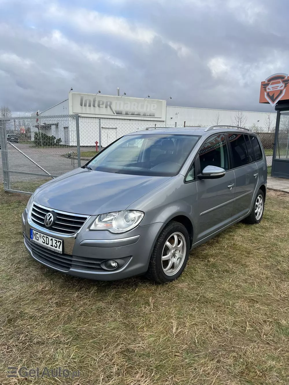 VOLKSWAGEN Touran 